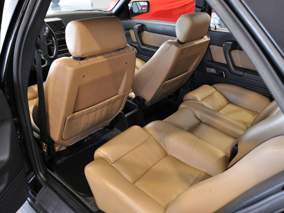 Obraz 17/34 pojazdu Alfa Romeo 164 3.0 24V Q4 (1996)