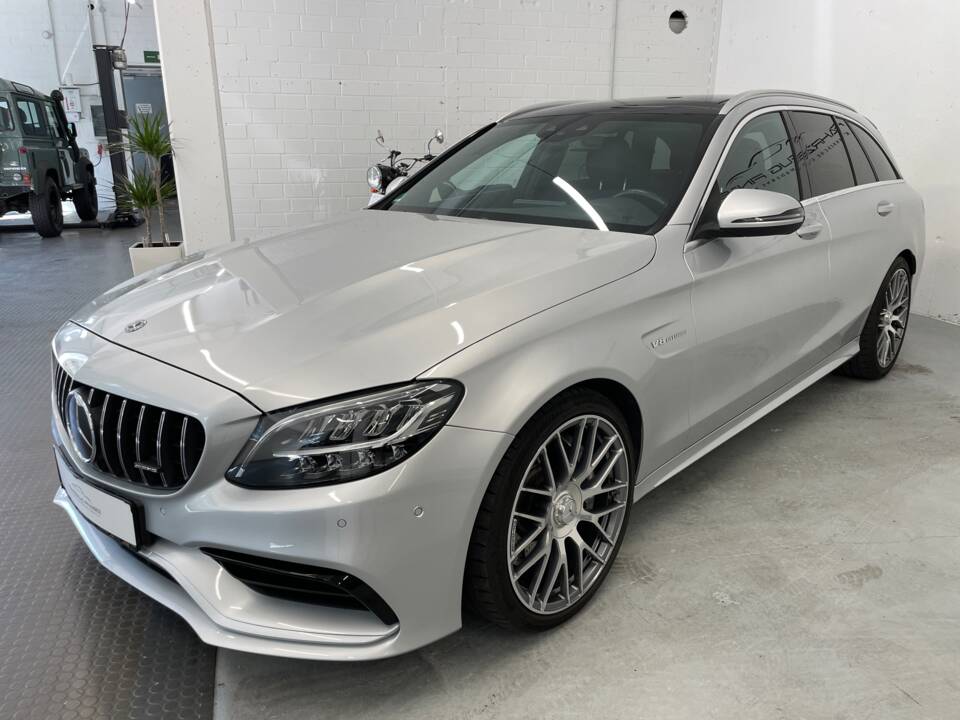 Obraz 4/36 pojazdu Mercedes-Benz C 63 AMG T (2020)