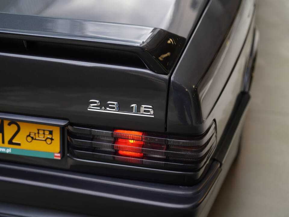 Image 60/83 of Mercedes-Benz 190 E 2.3-16 (1984)