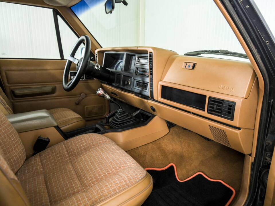 Bild 12/50 von Jeep Cherokee 2.8L V6 (1986)