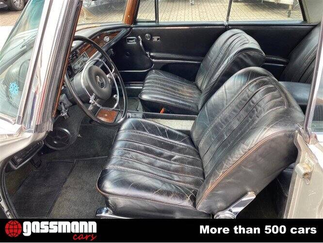 Image 13/15 de Mercedes-Benz 280 SE 3,5 (1970)