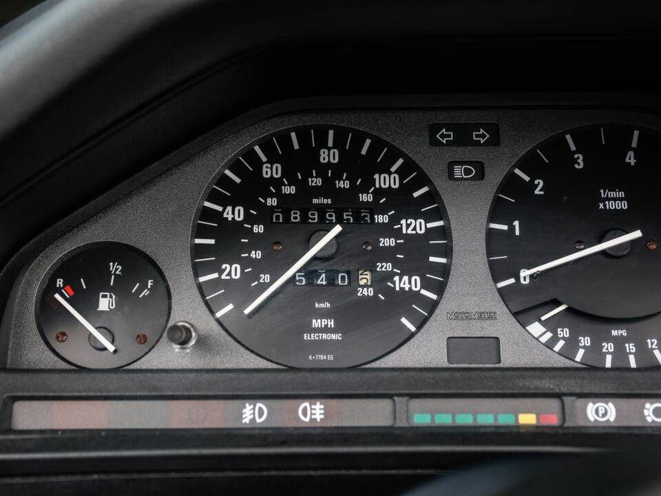 Immagine 18/28 di BMW 318i (1993)