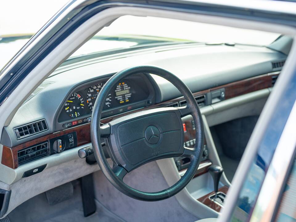 Image 25/72 de Mercedes-Benz 500 SEL (1984)