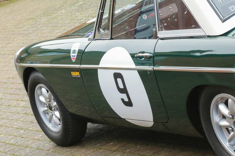 Image 13/50 of MG MGB GT (1965)