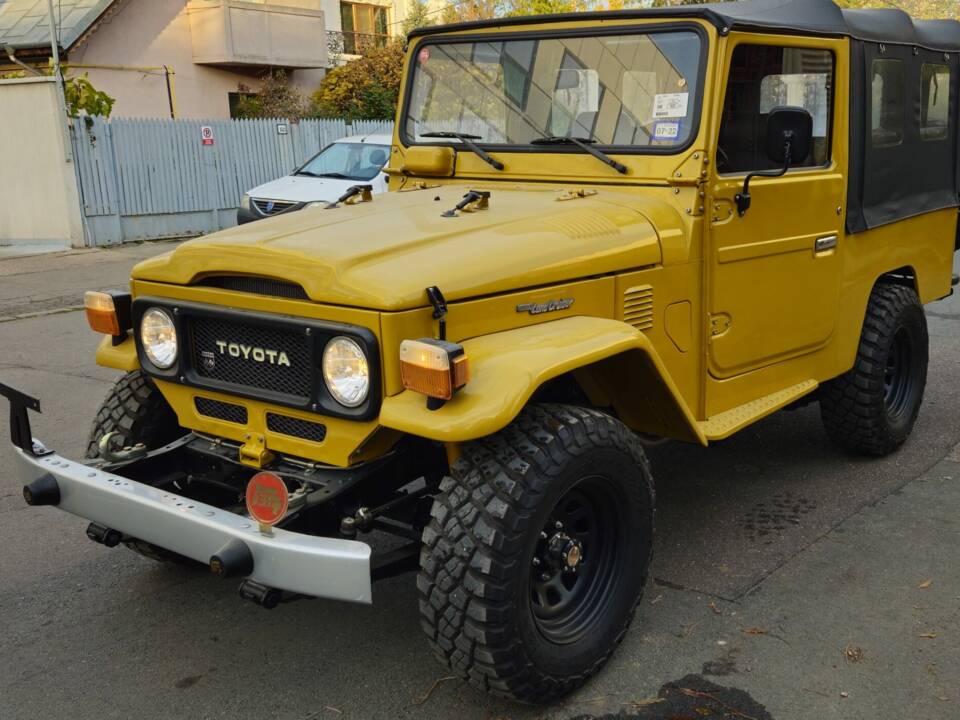 Image 3/5 of Toyota Land Cruiser FJ 43 (1981)