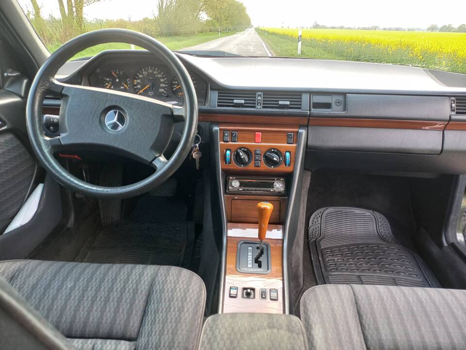 Bild 7/9 von Mercedes-Benz 300 D Turbo (1991)