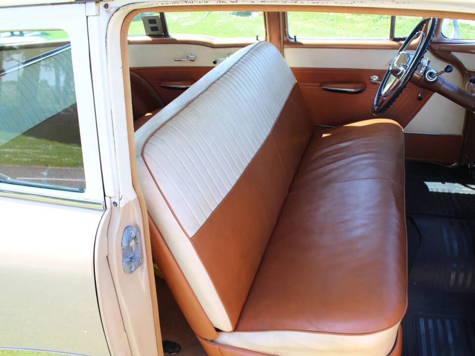 Image 17/29 of Buick 60 Century (1954)
