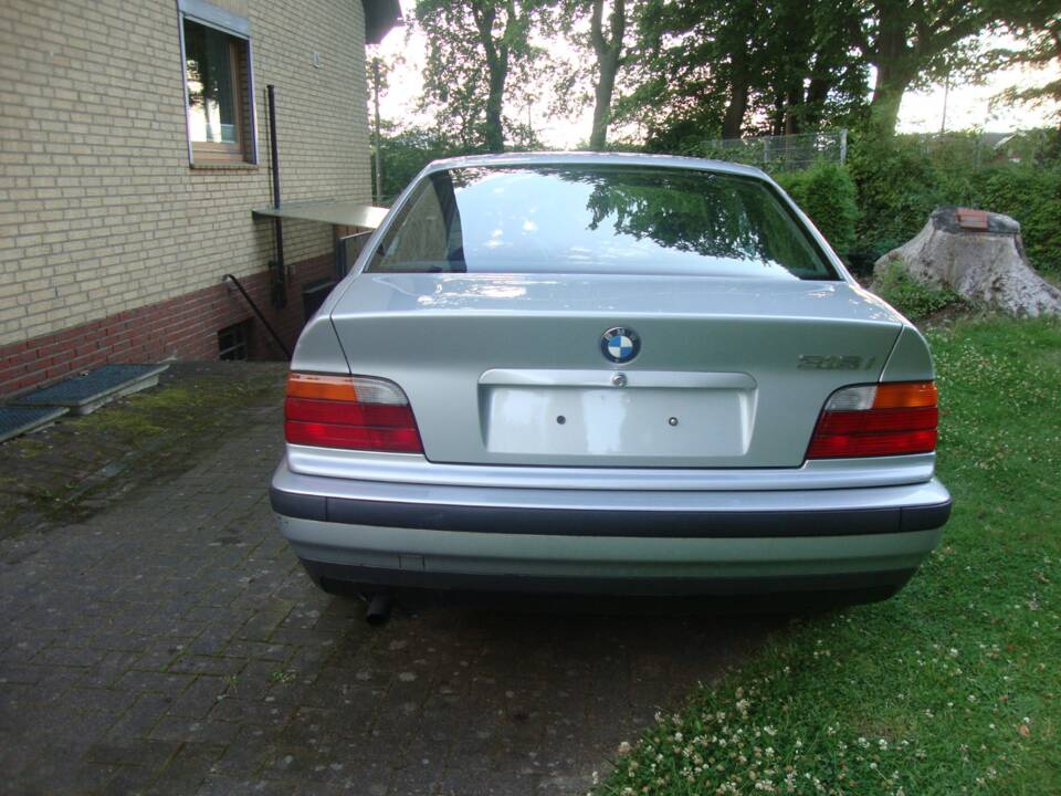 Afbeelding 7/39 van BMW 316i (1993)