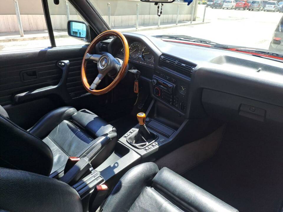 Immagine 19/50 di BMW 320i (1989)