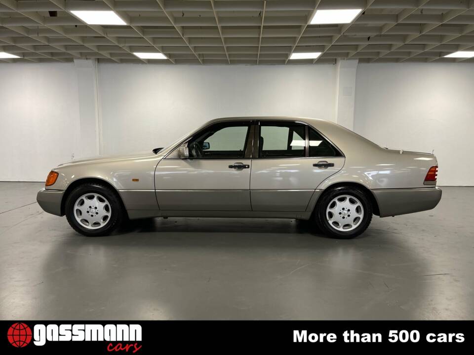 Image 3/15 of Mercedes-Benz 300 SE (1991)