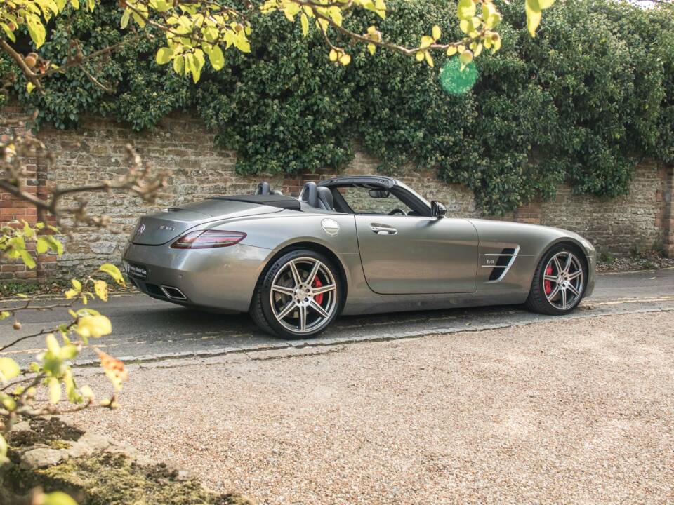 Image 15/26 of Mercedes-Benz SLS AMG Roadster (2013)