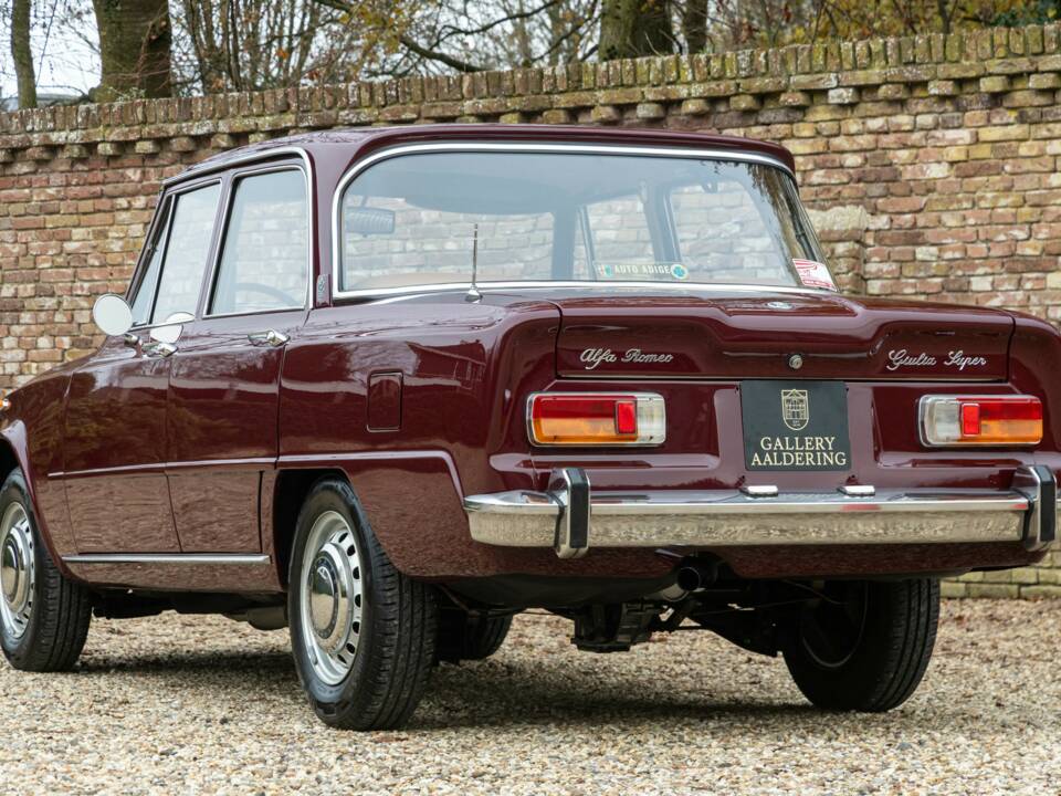 Imagen 2/50 de Alfa Romeo Giulia Nuova Super 1600 (1971)