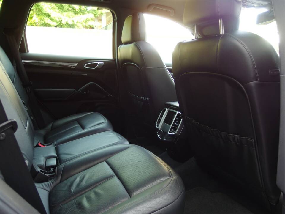 Image 72/98 of Porsche Cayenne S (2010)