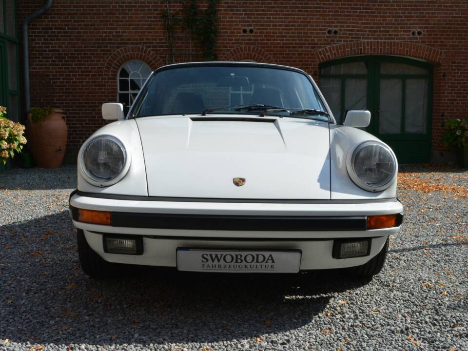 Bild 6/15 von Porsche 911 Carrera 3.2 (1986)