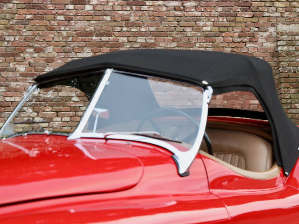 Image 37/50 of Jaguar XK 120 SE OTS (1954)