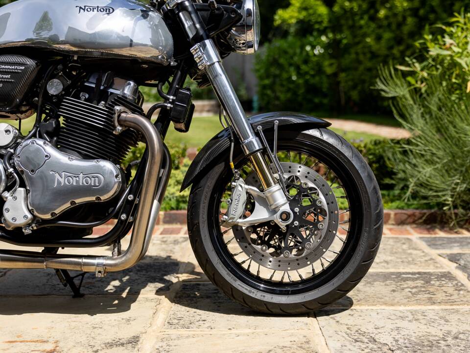 Bild 13/39 von Norton Dominator SS (2018)