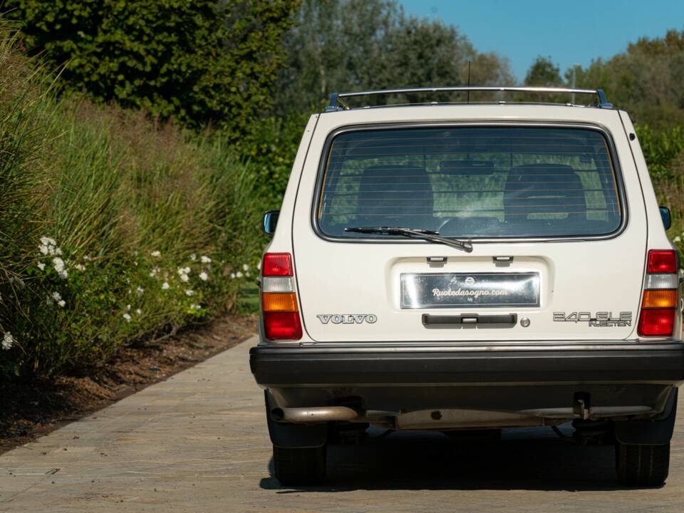 Immagine 11/43 di Volvo 240 GLE Injection (1989)