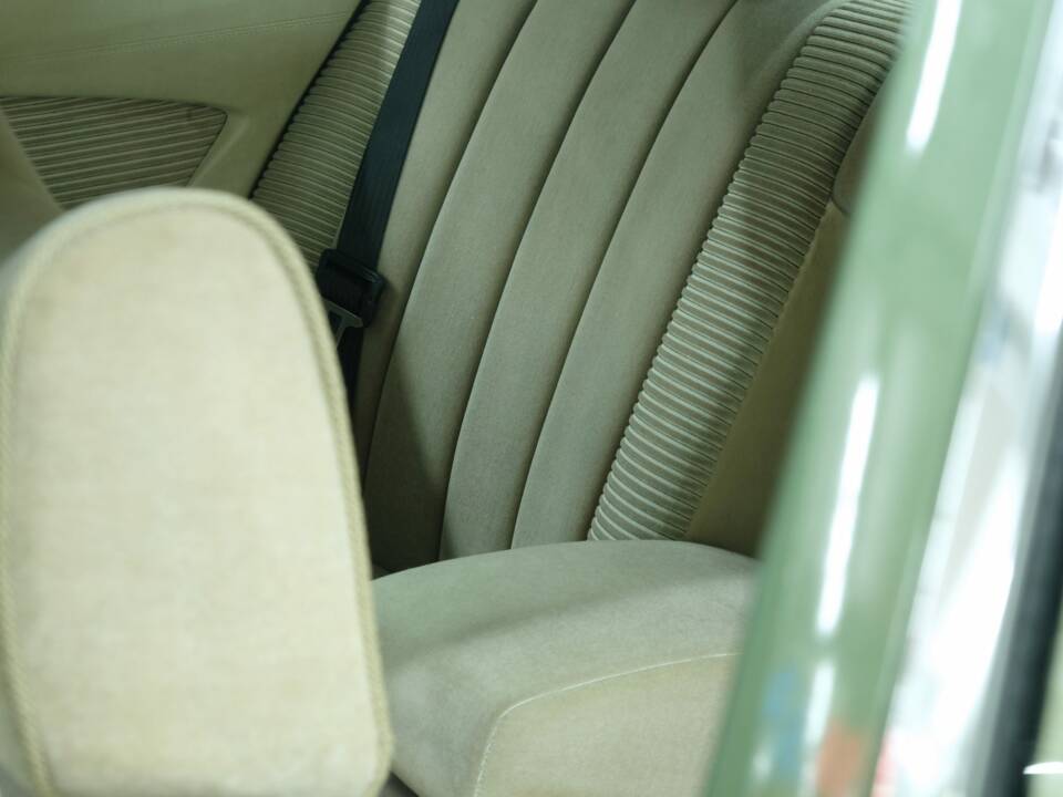 Image 31/50 de Mercedes-Benz 450 SEL 6,9 (1975)