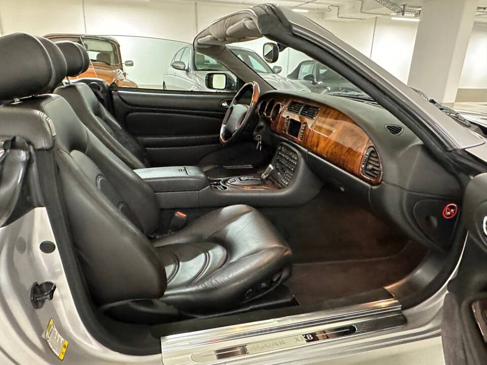 Afbeelding 13/17 van Jaguar XK8 4.0 (2002)