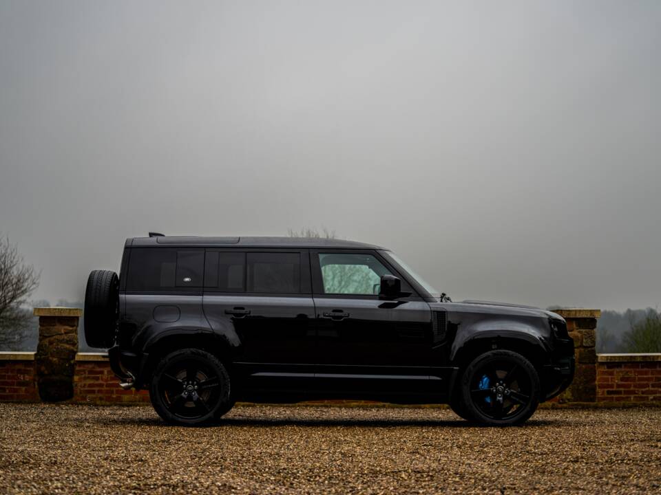 Image 46/50 of Land Rover Defender 110 V8 &quot;Bond Edition&quot; (2021)