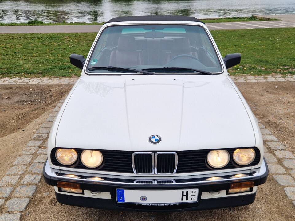 Immagine 2/19 di BMW 325i (1987)