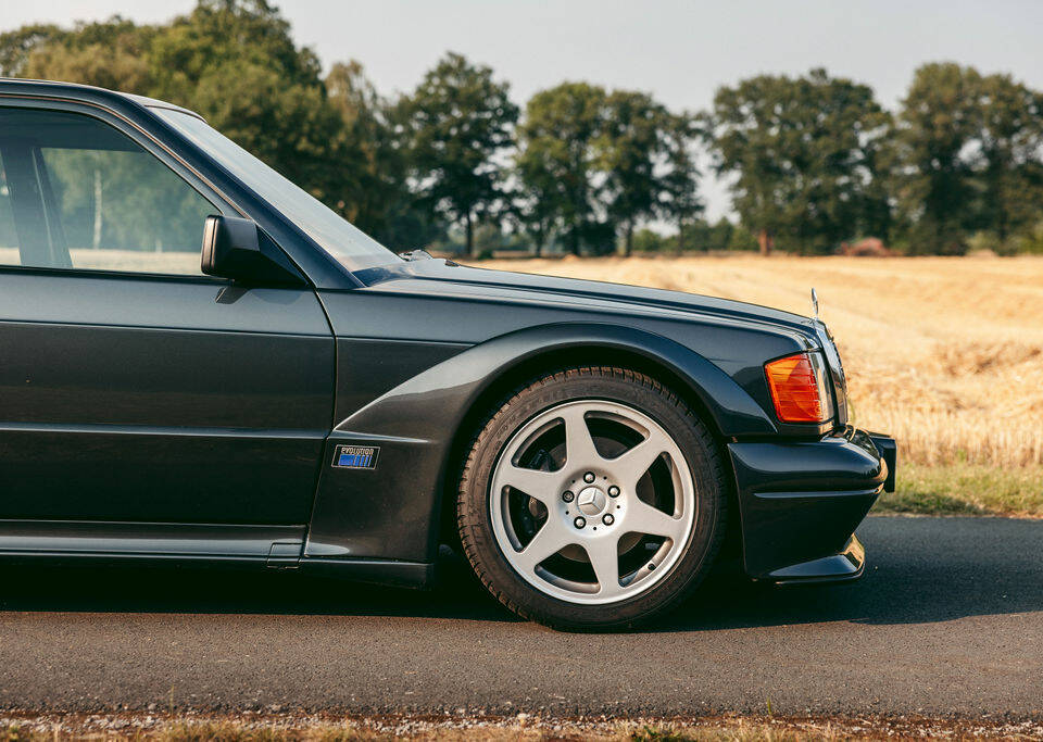 Image 4/15 of Mercedes-Benz 190 E 2.5-16 Evolution II (1990)