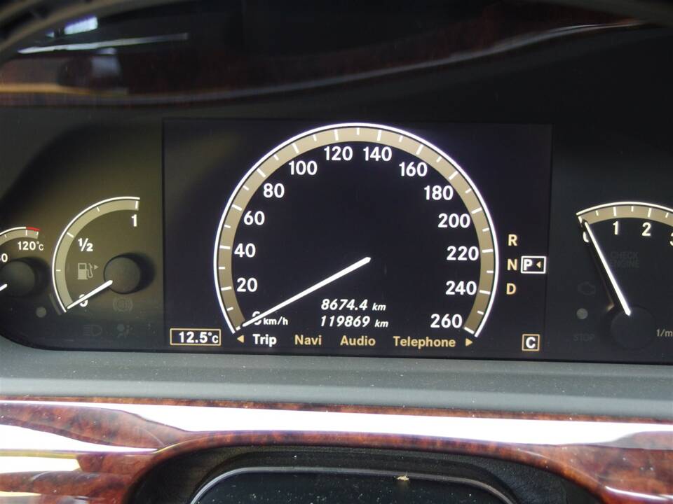Image 37/98 of Mercedes-Benz S 500 L (2007)