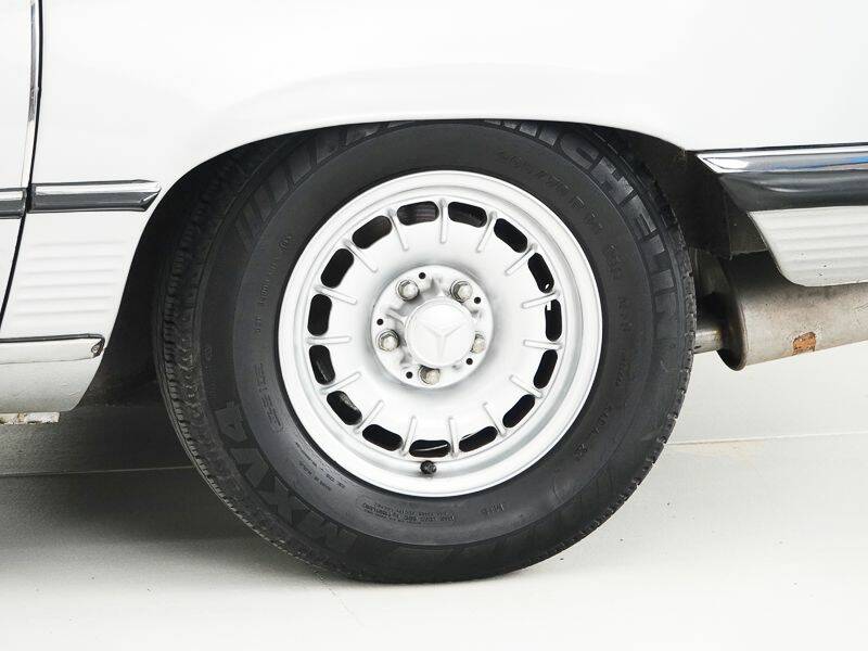 Image 13/15 of Mercedes-Benz 450 SL (1977)