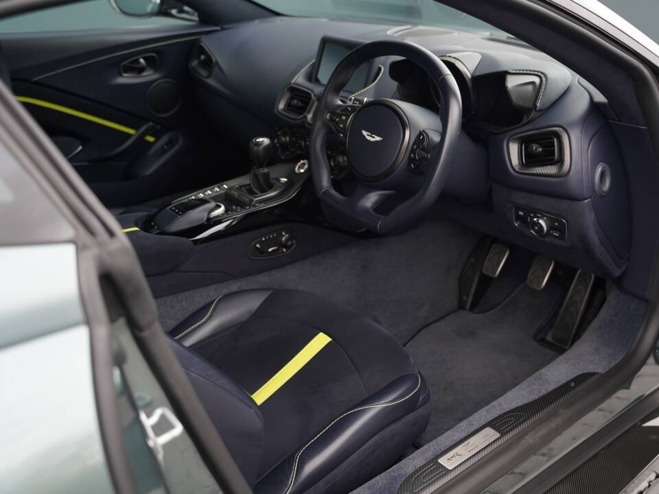 Bild 12/50 von Aston Martin V8 Vantage AMR (2020)