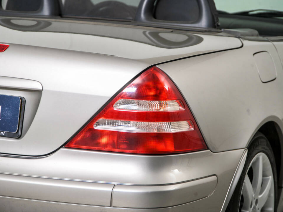 Image 30/50 of Mercedes-Benz SLK 200 Kompressor (2002)