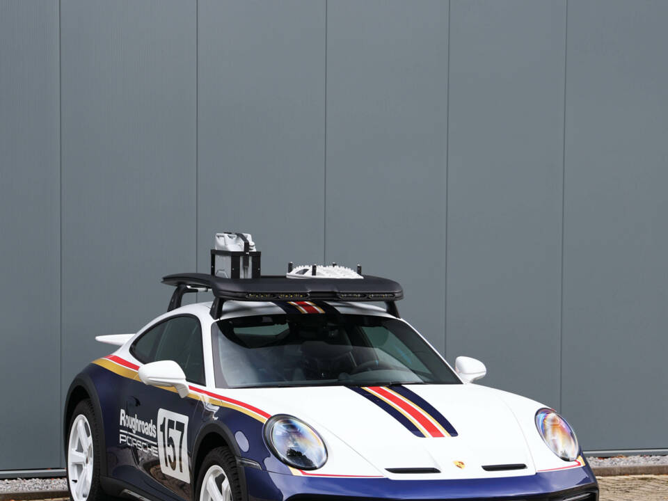 Image 14/74 of Porsche 911 Dakar (2023)