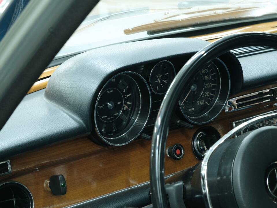Image 26/50 of Mercedes-Benz 300 SEL 3.5 (1972)