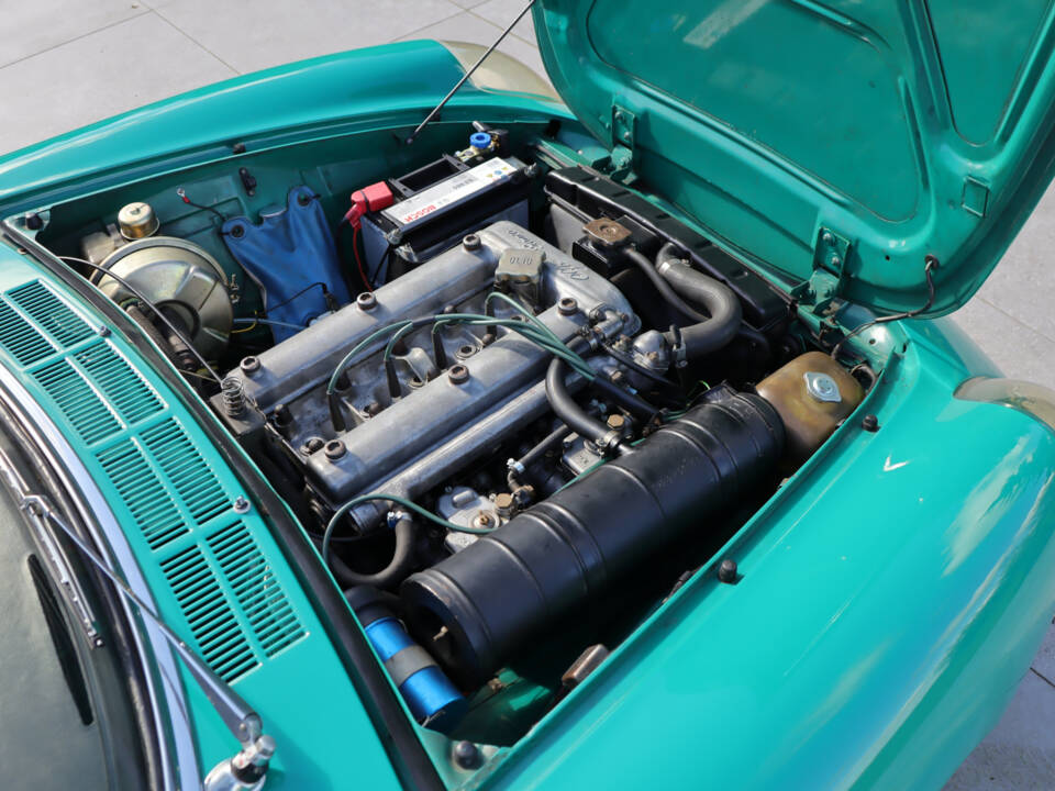 Image 38/50 of Alfa Romeo 1750 Spider Veloce (1969)