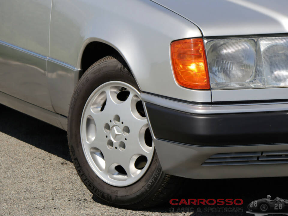 Image 26/39 of Mercedes-Benz 300 CE-24 (1992)