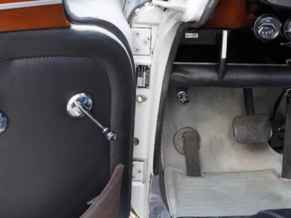 Image 24/37 of Rover 3.5 Litre Coupe (1970)