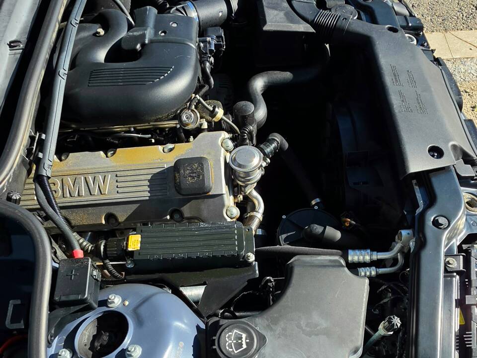 Bild 10/10 von BMW 318i (1998)