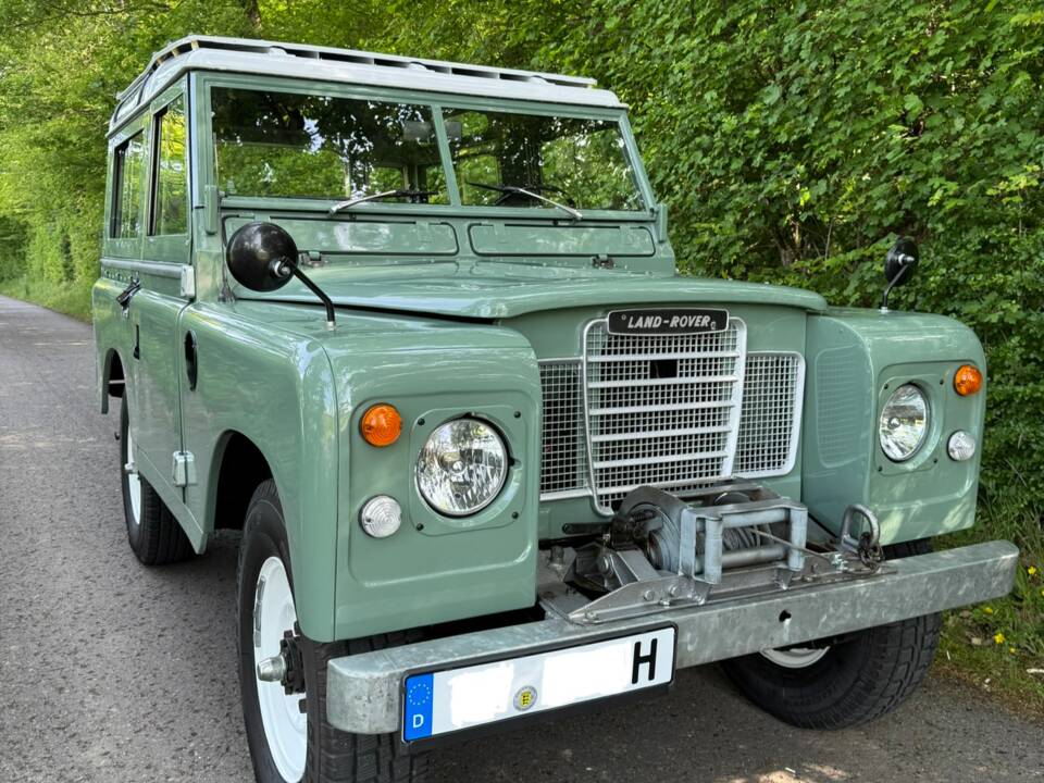 Image 2/20 of Land Rover 88 (1977)