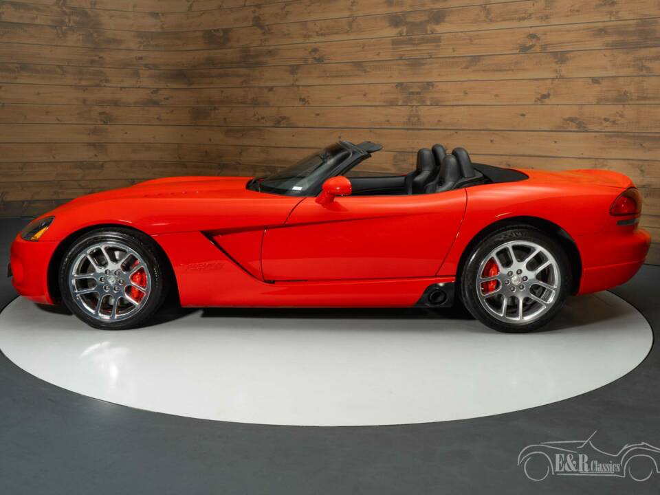 Image 2/6 of Dodge Viper SRT10 (2004)