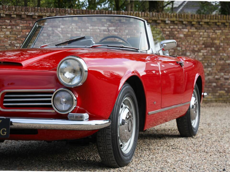 Image 33/50 of Alfa Romeo 2600 Spider (1962)