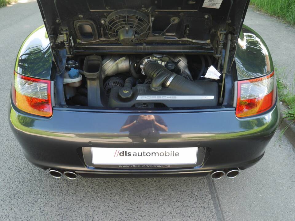 Image 23/33 of Porsche 911 Carrera S (2005)