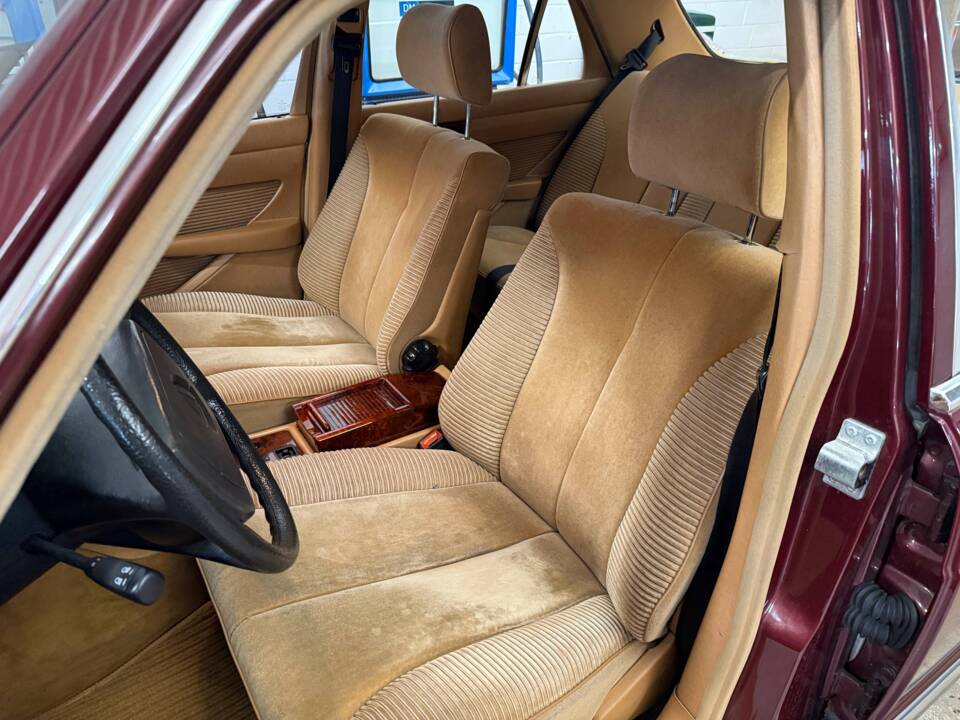 Image 8/18 of Mercedes-Benz 500 SE (1985)