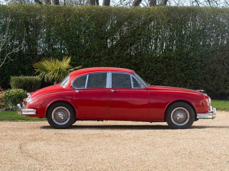 Image 8/50 of Jaguar Mk II 3.8 (1964)