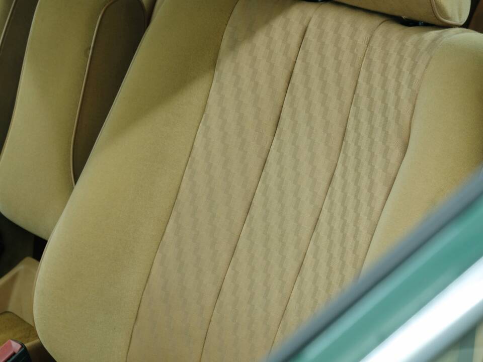 Bild 34/50 von Mercedes-Benz 260 SE (1990)