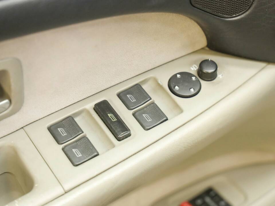 Immagine 34/50 di Audi A8 4.2 quattro (1995)