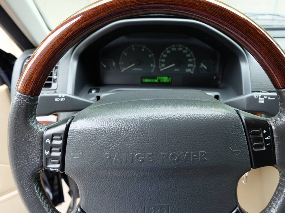 Afbeelding 32/95 van Land Rover Range Rover 4.6 Vogue (2002)