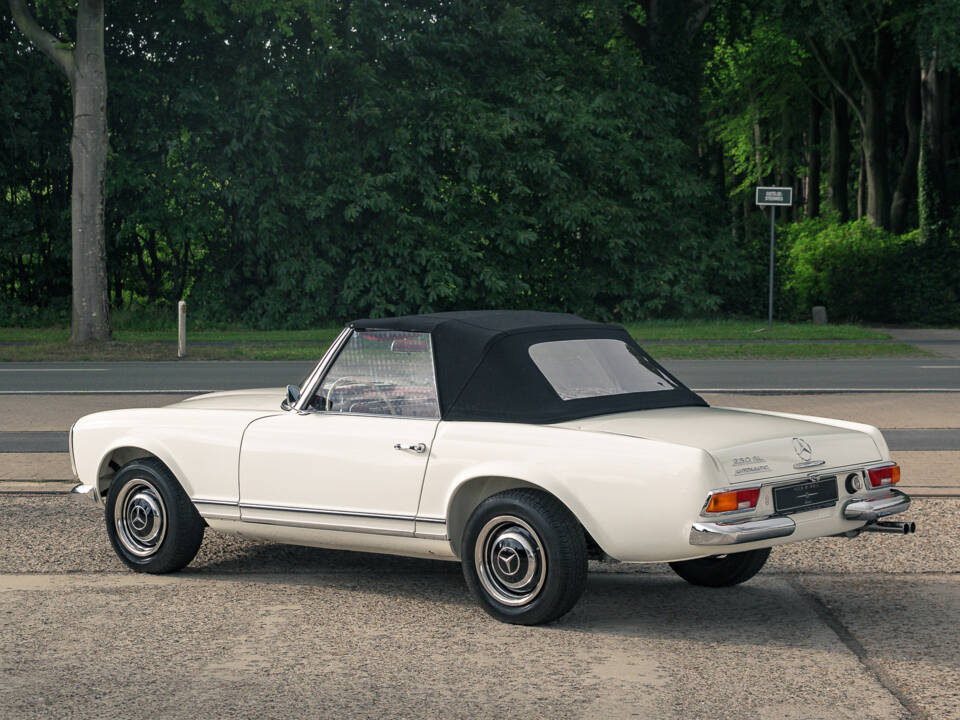 Image 20/60 of Mercedes-Benz 230 SL (1967)