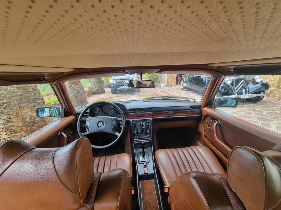 Image 6/8 de Mercedes-Benz 350 SE (1976)