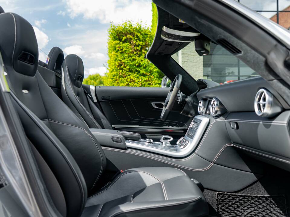Image 15/21 of Mercedes-Benz SLS AMG Roadster (2012)