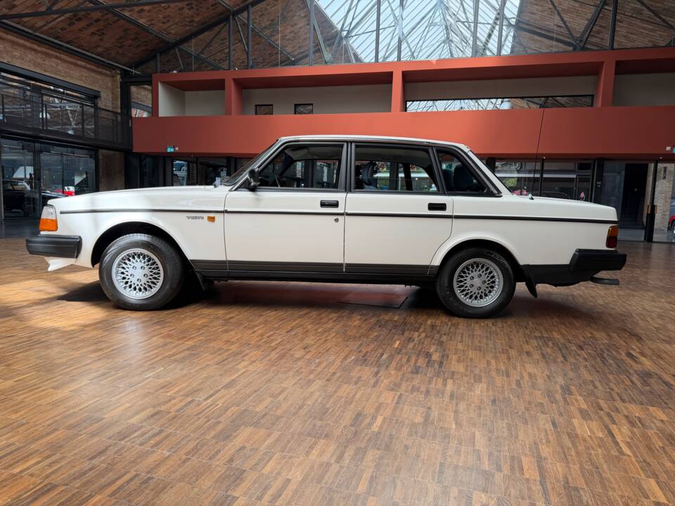 Bild 14/43 von Volvo 240 (1989)