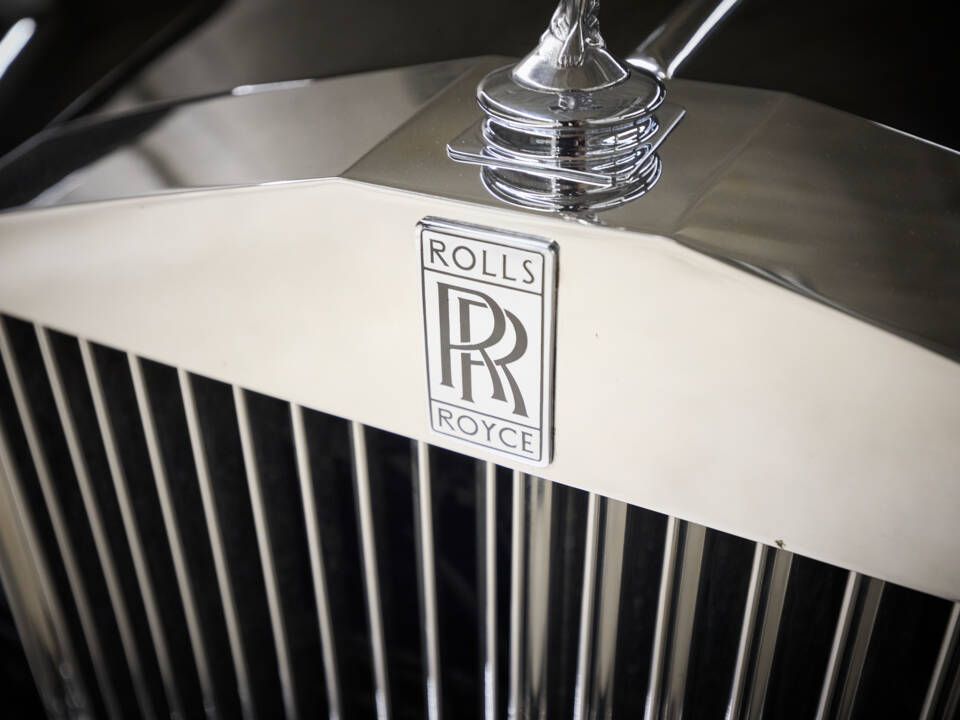 Image 15/99 of Rolls-Royce Corniche I (1979)